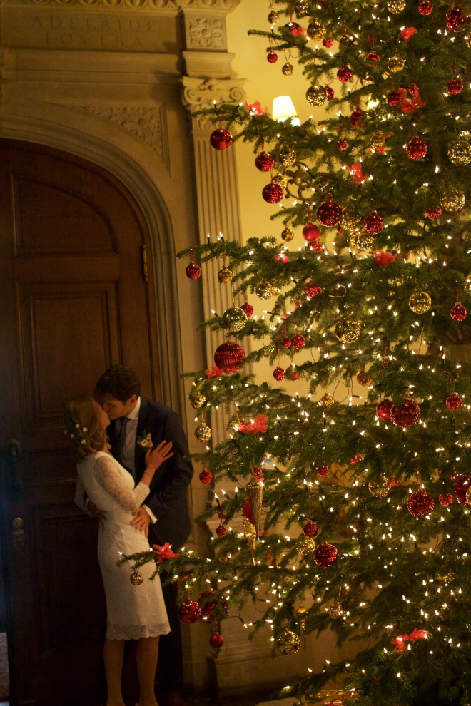 katharina-und-karsten-am-weihnachtsbaum